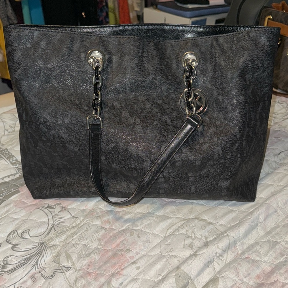 Spacious Michael kors bag black logo